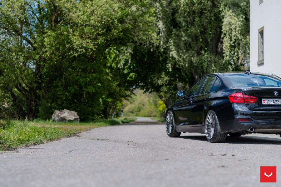 Детали экстерьера BMW 3-Series Sedan on Vossen Wheels (VFS2) 2017 года  (фото 22 из 25)